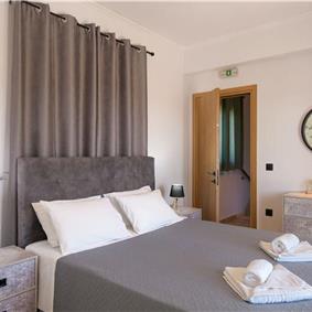 4 bedroom villa with pool, Chalikounas, sleeps 8